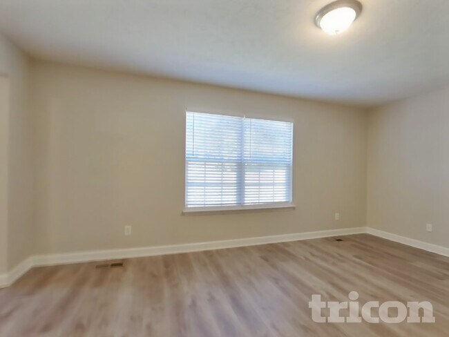 Building Photo - 645 Belgium Dr