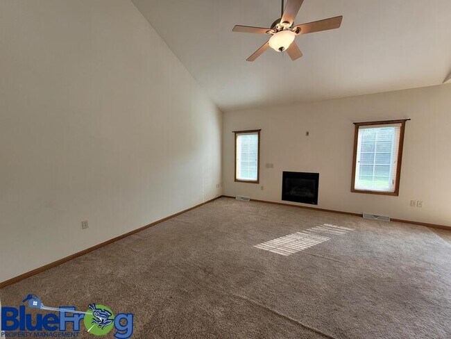 Building Photo - 2410-2410 Wisconsin St