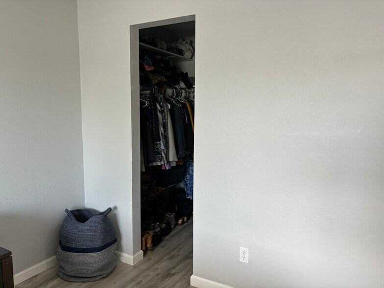 Walk-in closet in primary bdrm - 4202 Monroe Dr