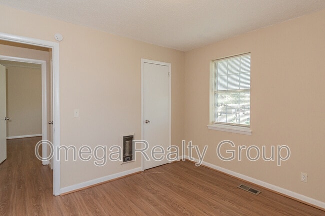 Building Photo - 213 Ashley Dr