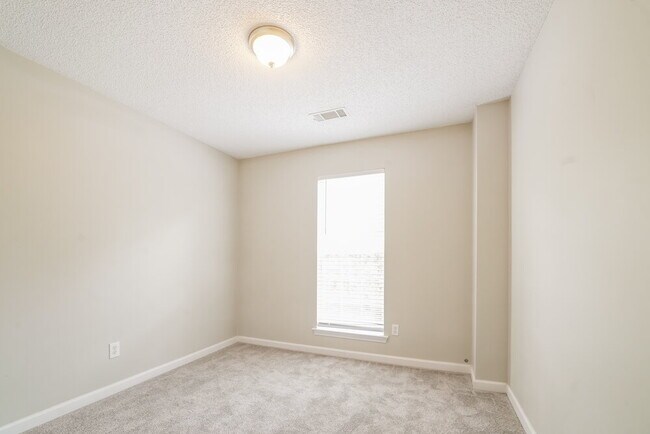 Building Photo - 111 Galway Ln