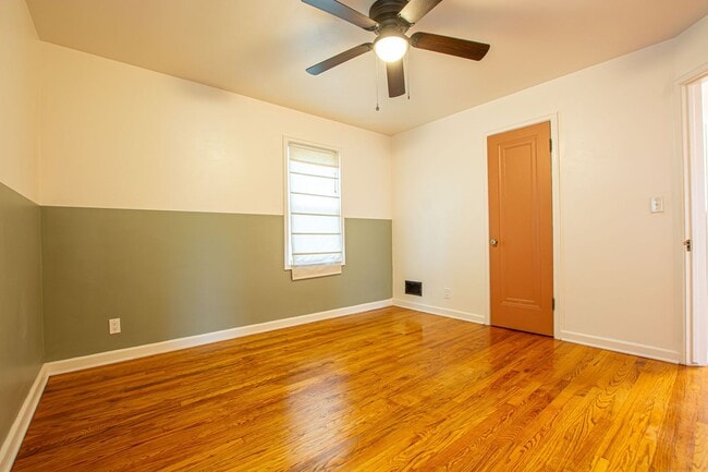 Building Photo - Adorable 2 Bedroom / 2 Bath Home in Aksarben with Washer/Dryer and Fenced Backyard!