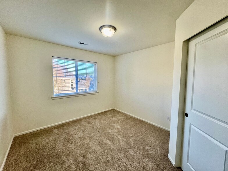 Building Photo - Woodinville Home!