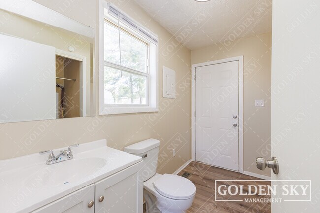 Building Photo - 119 E 1st St