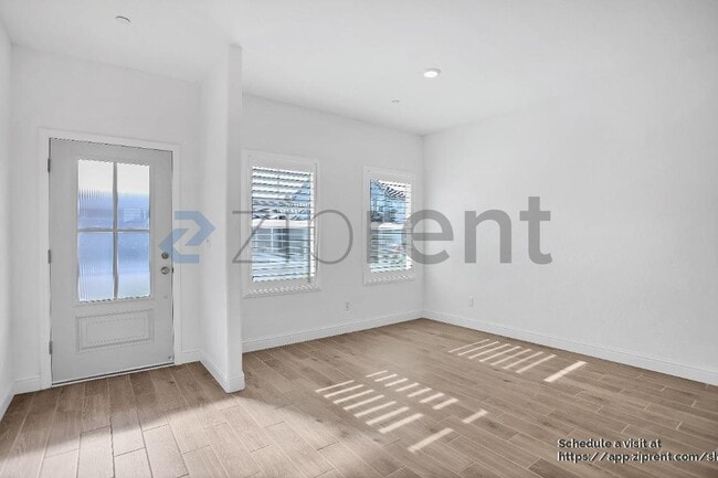 Building Photo - 823 Blue Oak Lane W