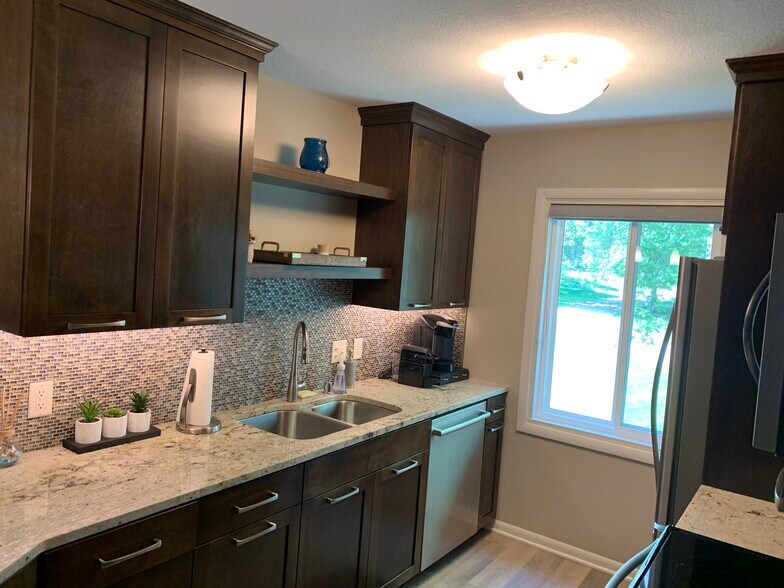 Primary Photo - 2011 Viking Dr NW