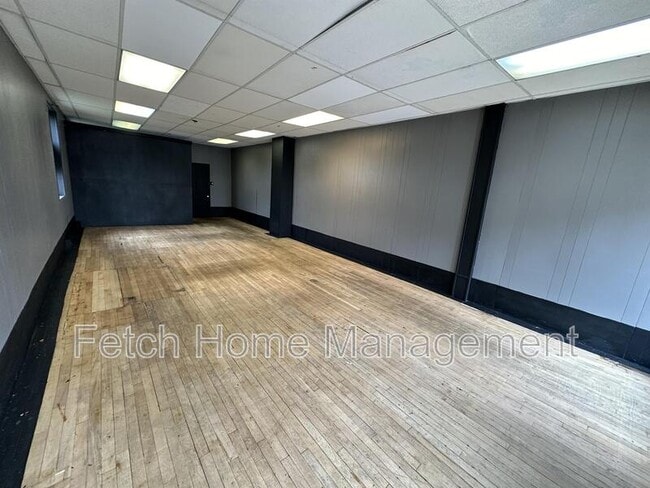 Building Photo - 107 E Main St