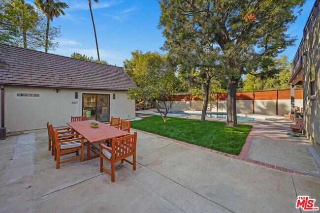 Building Photo - 665 McCadden Pl