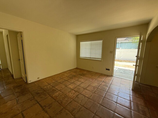 Building Photo - Two Bedroom lower unit - Move in Ready!