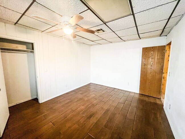 Building Photo - 501 N Main St