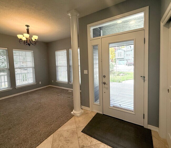 Building Photo - 3408 SW Xero Ct