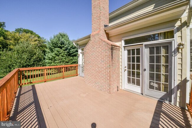 Building Photo - 855 Charwhit Ct