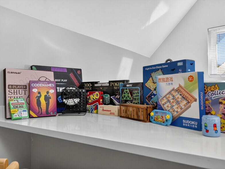 Building Photo - 1566 Beacon St