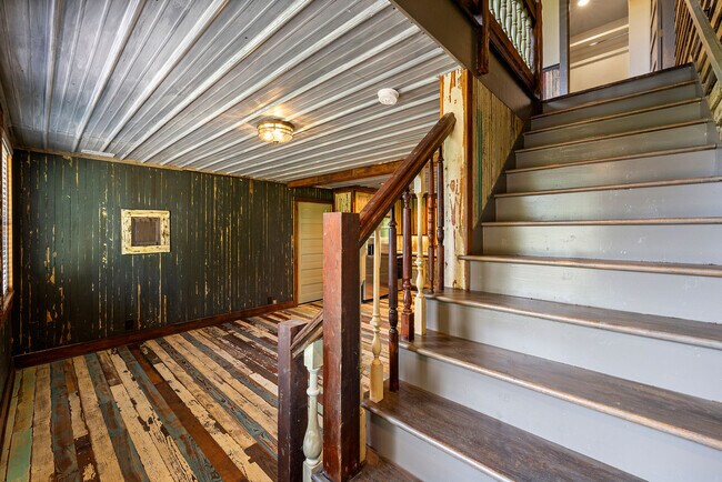 Building Photo - 953 W Shadburn Ave