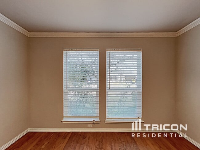 Building Photo - 509 Niagara Falls Dr