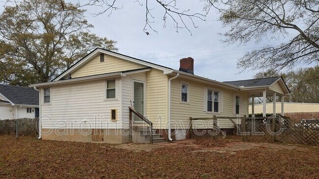 Building Photo - 201 Emile St