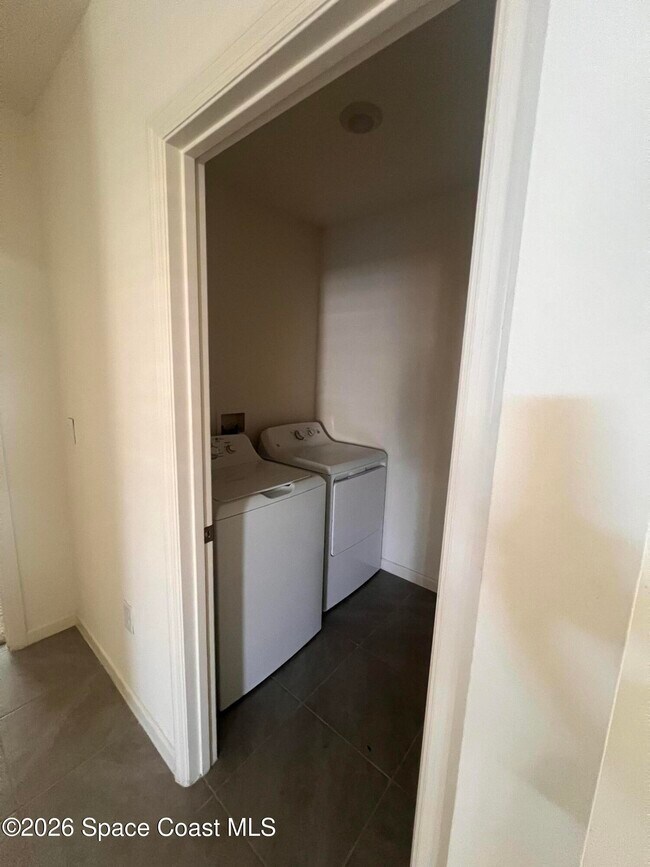 Building Photo - 3636 Aberdeen Dr SE