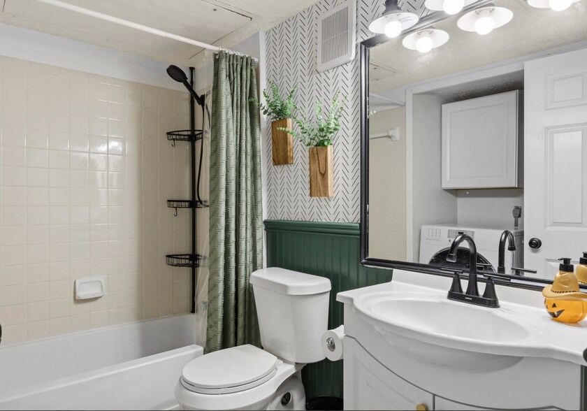 Building Photo - 1015 E Yager Ln