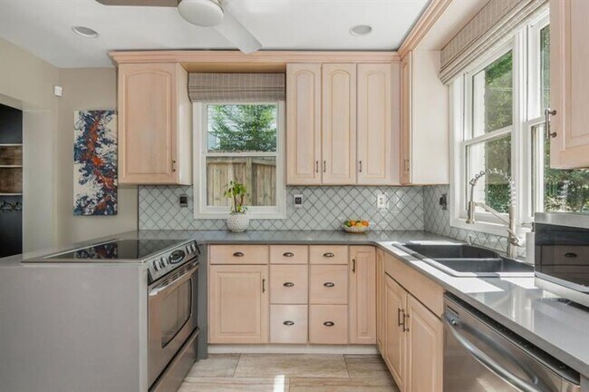 Building Photo - 168 Garland Ave