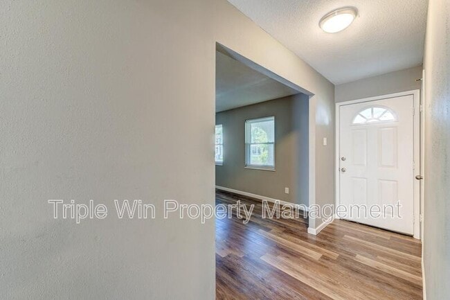 Building Photo - 2250 Spoonwood Dr