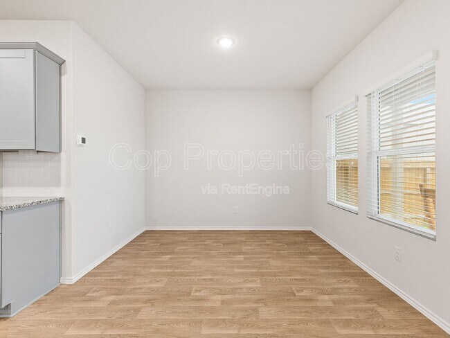 Building Photo - 374 Wayne Way