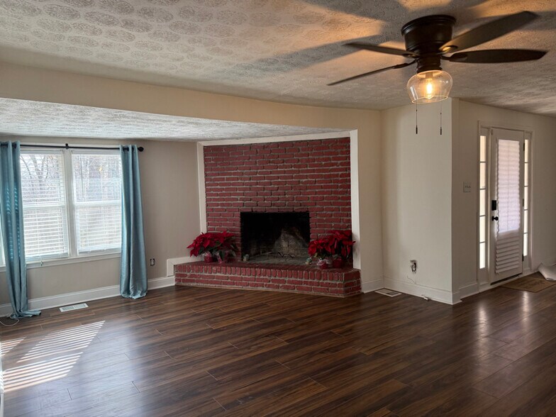 Building Photo - 6930 Dogwood Ln