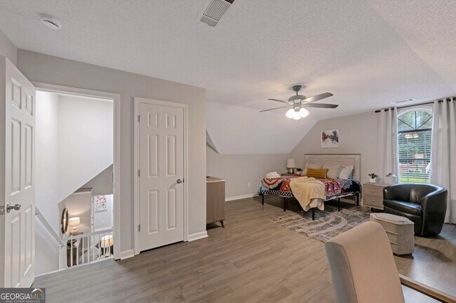 Building Photo - 6839 Sandy Creek Dr