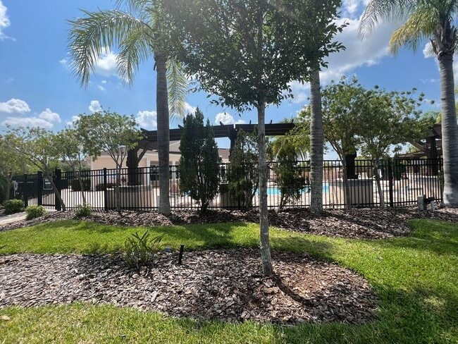 Building Photo - 8932 Shine Dr