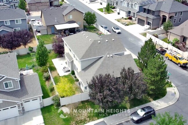 Building Photo - 3953 Sand Lake Dr