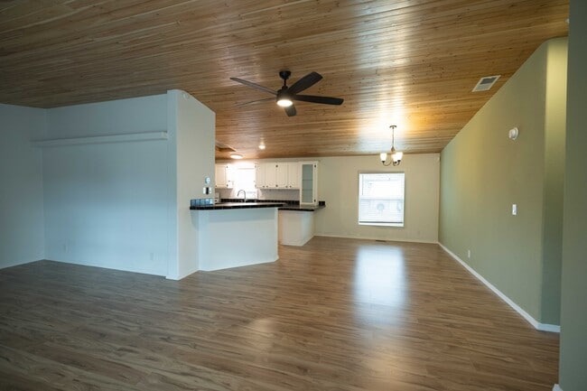 Building Photo - 2255 Fuller Ln