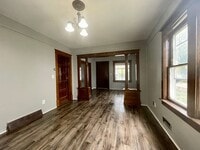 Building Photo - Wonderful 5 Bedroom 1.5 Bathroom Home in Minneapolis!