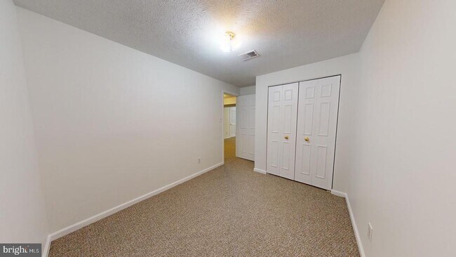 Building Photo - 5739 Oakshore Ct