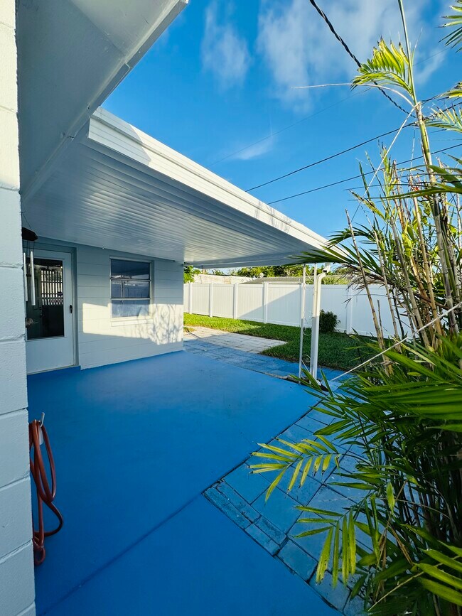 Building Photo - 5202 Overton Dr
