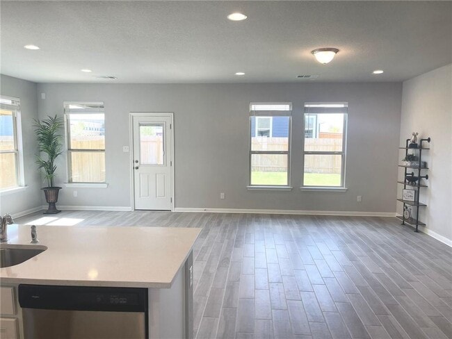 Building Photo - 195 Outlaw Dr