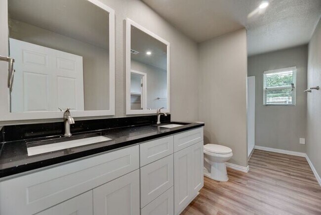 Building Photo - Recently Renovated Property in Hurst