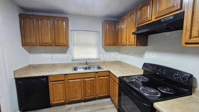 Building Photo - 3018 Donna Dr