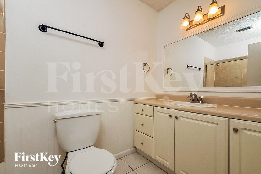 Building Photo - 839 Sherwood Dr