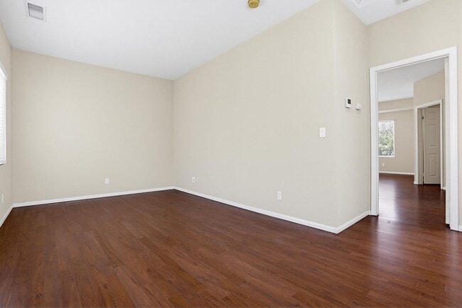 Building Photo - 3 Bedroom Home Available Now!