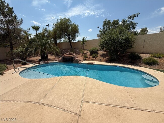 Building Photo - 2113 Desert Pines St