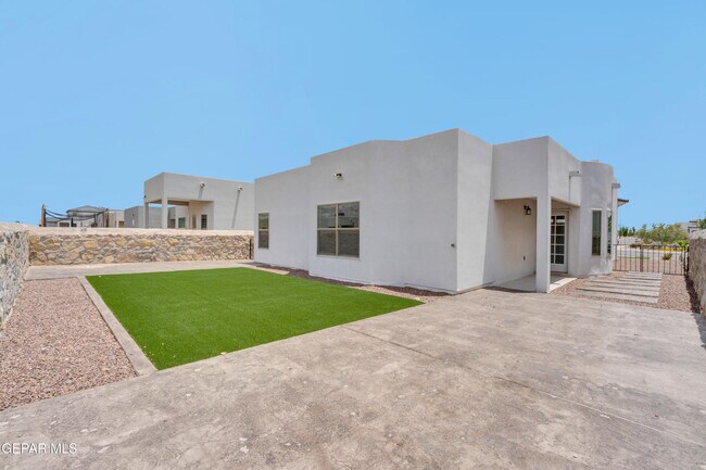 Building Photo - 13095 Emerald Hls Ave