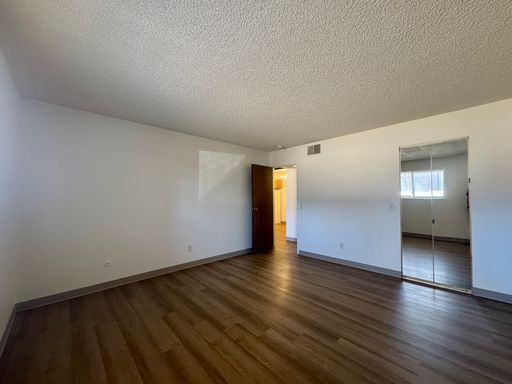 Building Photo - Lovely 1 Bedroom, 1 Bathroom Lakewood Condo! Community POOL!!!