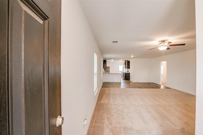 Building Photo - 609 Riverdale Dr