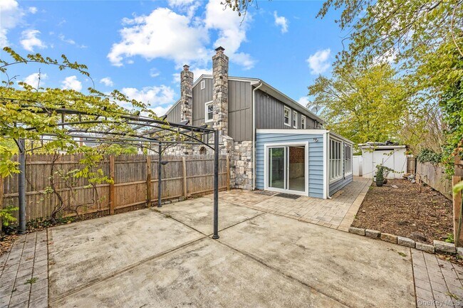 Building Photo - 44 Bruce Ln