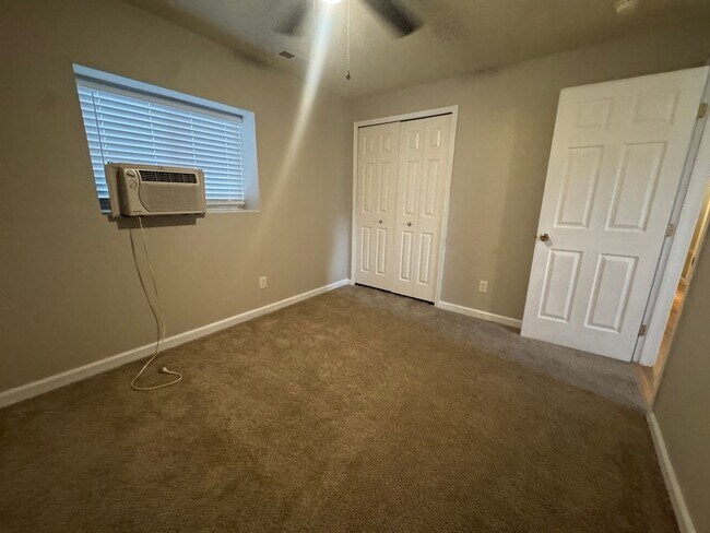Building Photo - 7126 Oxmoor Ln