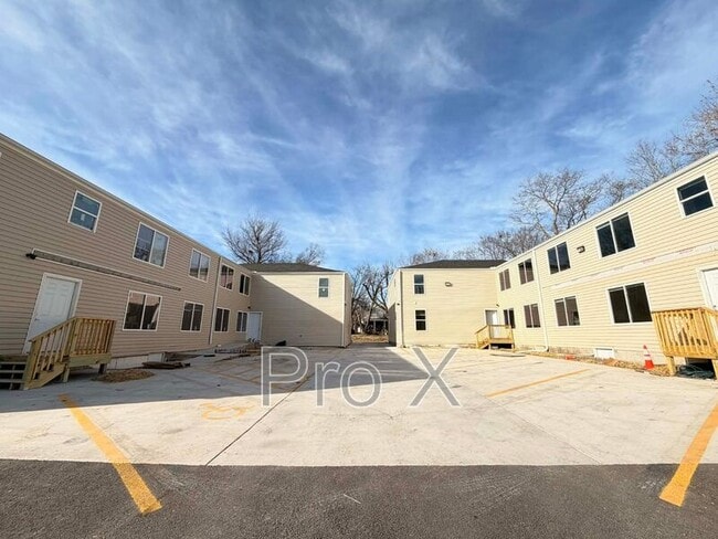 Building Photo - 117-121 S Byers Apartments