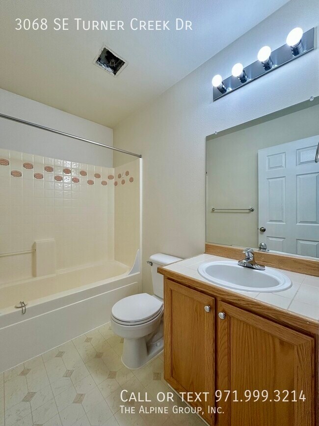 Building Photo - 3068 SE Turner Creek Dr