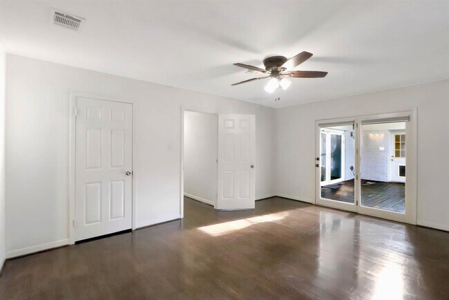 Building Photo - 5602 Sylmar Rd