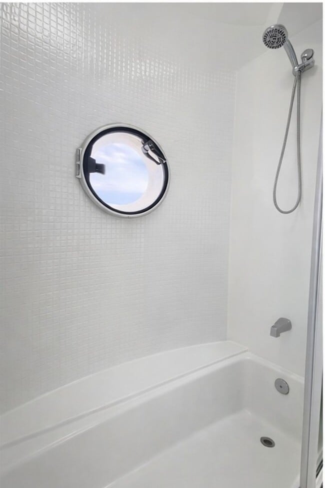 Building Photo - Luxury High-Floor Condo with Panoramic Ocean & Diamond Head Views | 2 Parking | Great Building Am...