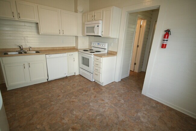 Building Photo - Duplex with All Appliances, Deck and Fence...