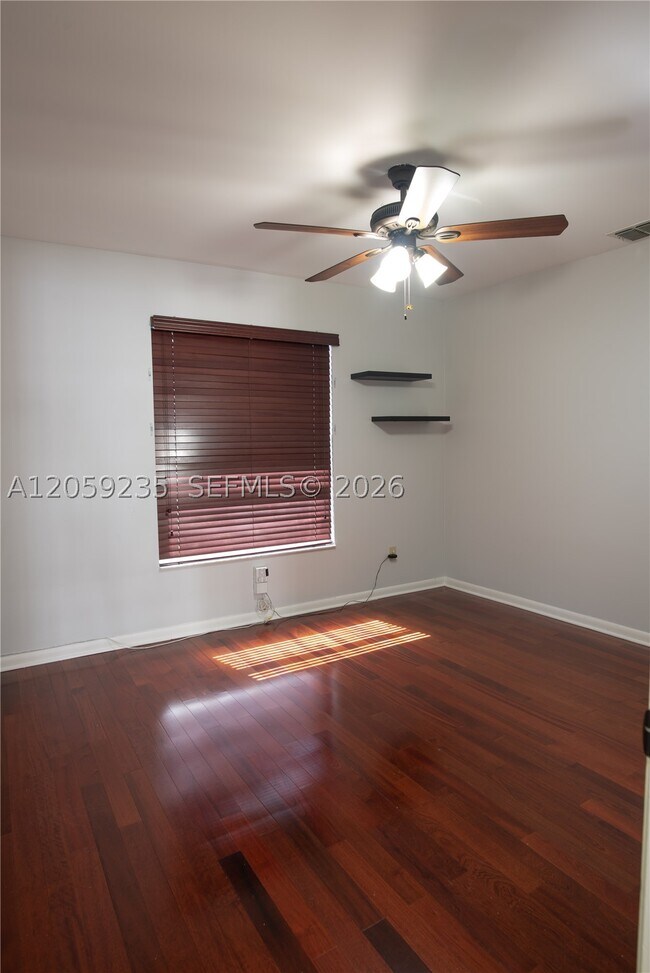 Building Photo - 3160 Peachtree Cir